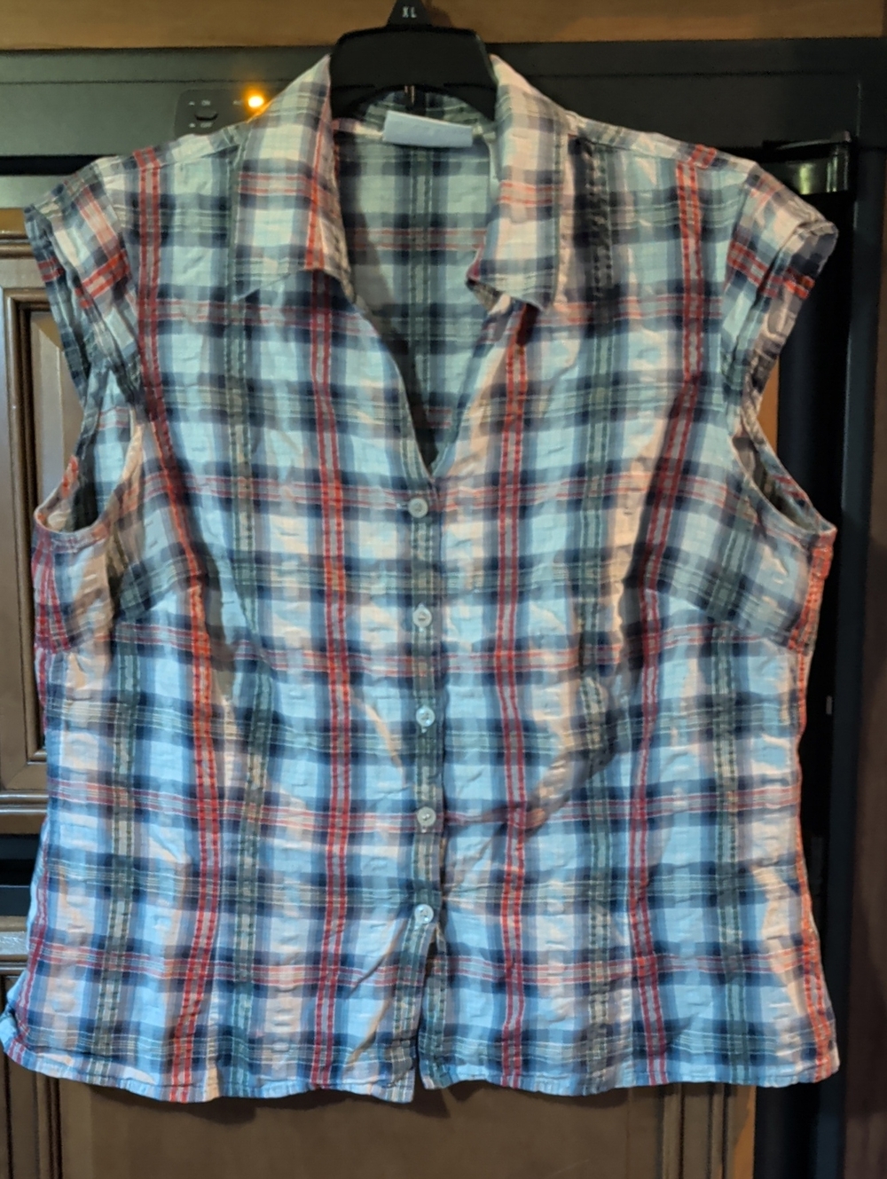 Liz Claiborne Plaid Sleeveless Button-Up Tank Top in Blue, Red, White